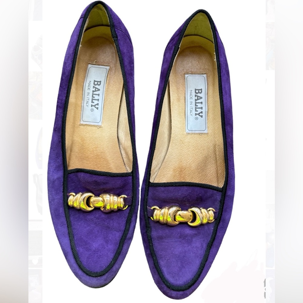 90's BALLY PURPLE SUEDE LEATHER LOAFERS WITH GOLD BUCKLE DETAIL! (Worn twice!)